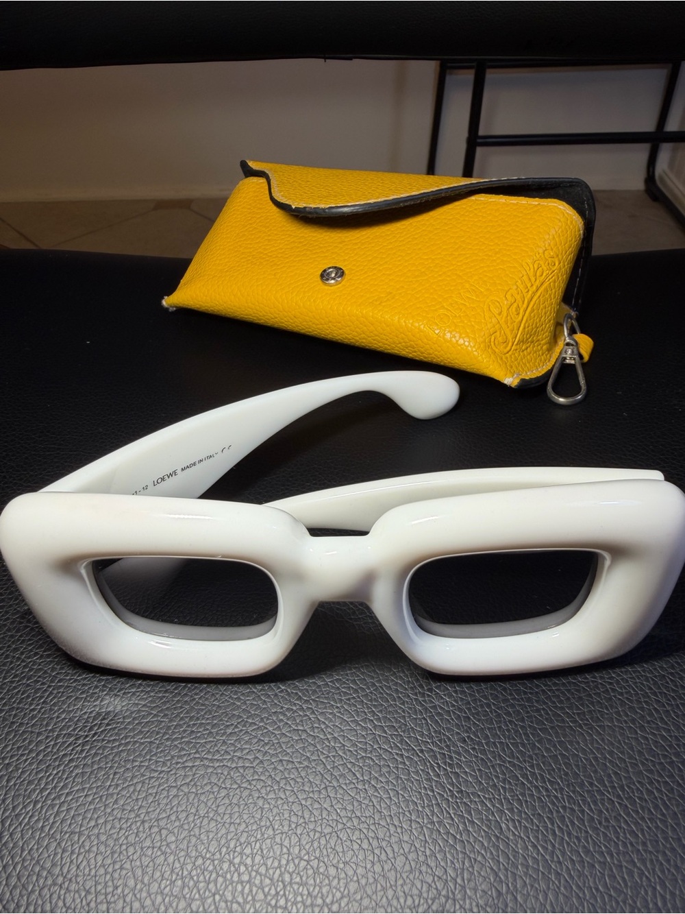 LOEWE Inflated oversized square-frame acetate Woman’s sunglasses Case Pre Owned - Picture 12 of 16